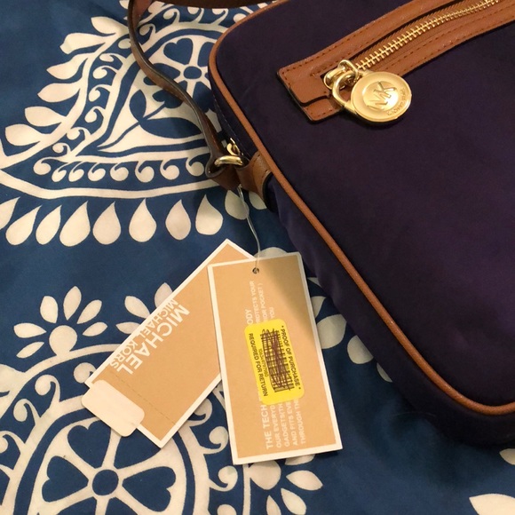 BRAND NEW. Michael Kors cross body purse - Picture 3 of 4